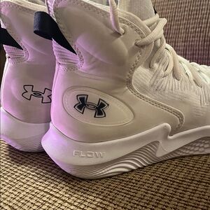 Under Armour Size 9 White with Dark Navy Blue Logo High-Top Sneakers